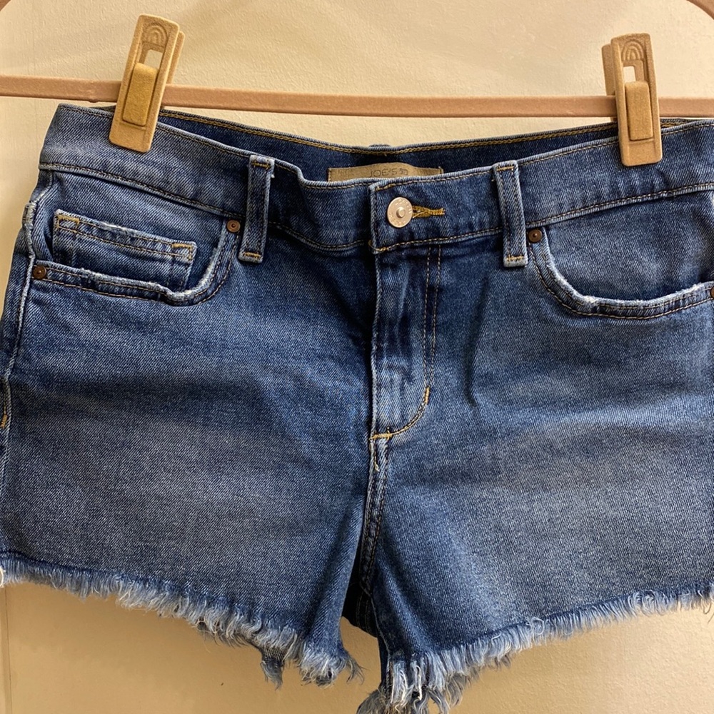 Joe’s jean short shorts size 28. Will fit a small 28